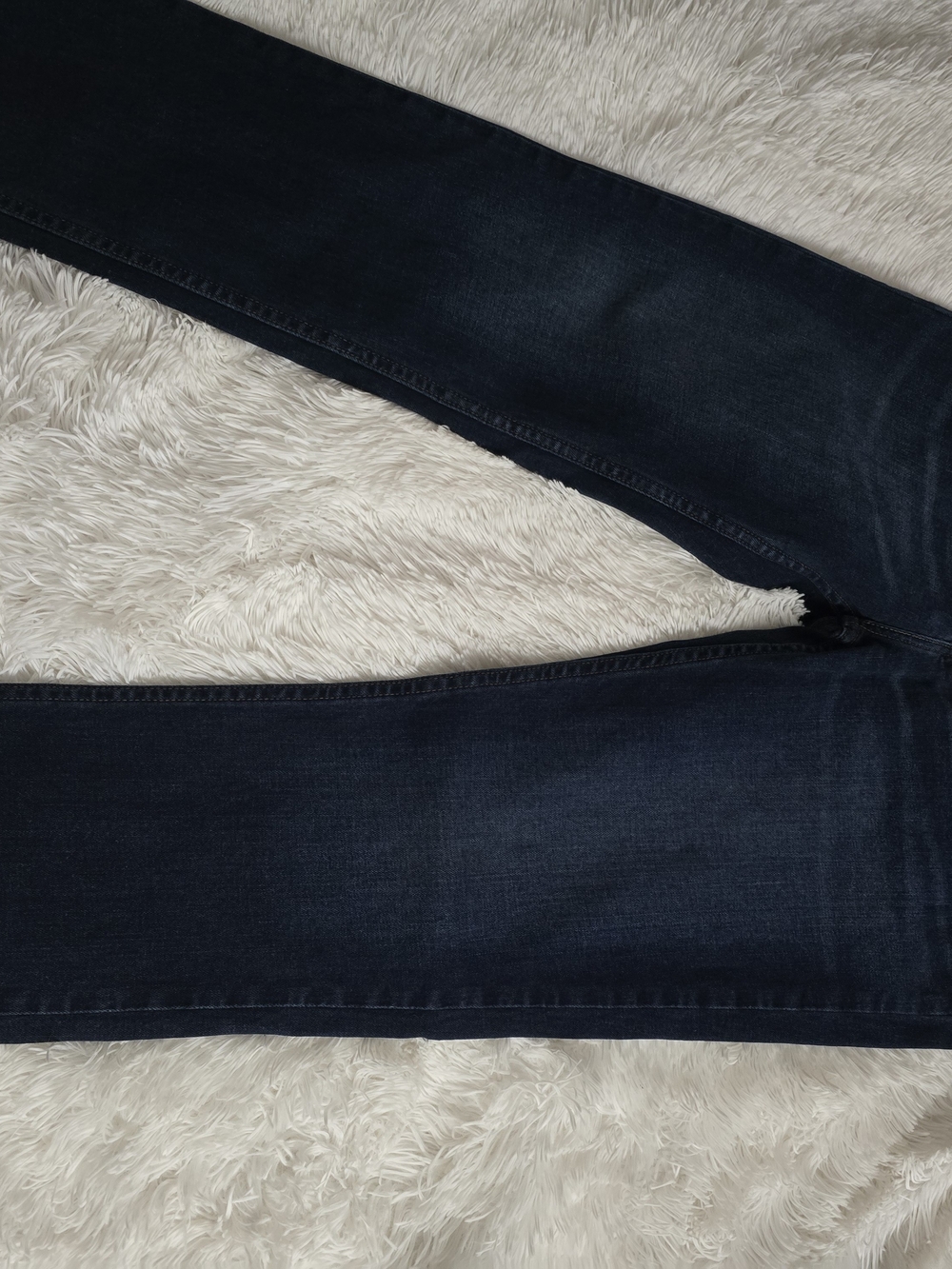 Hollister Slim Straight Jeans in Dark Blue Wash